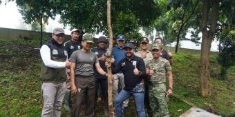 Ribuan Peserta Gelar Aksi Pungut Sampah di Pasar Induk Among Tani yang Digelar DLH Kota Batu