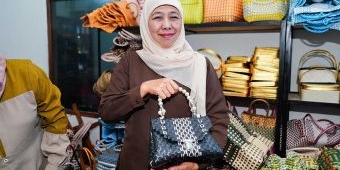 Kunjungi Kampung Produsen Tas Anyam Jali di Ponorogo, Khofifah Siap Dukung UMKM Go Global