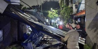 Puting Beliung di Sidoarjo, 1 Rumah Roboh dan Jalan Tertutup Pohon Tumbang