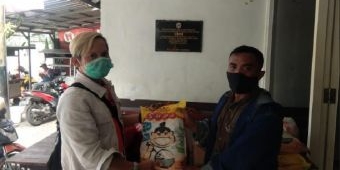 Peduli Bencana di Nganjuk, Warga Pandegiling Serahkan Bantuan Sembako dan Baju Layak Pakai