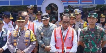 Kapolri Bersama Menhub Pantau Mudik Jalur Laut di Pelabuhan Tanjung Perak Surabaya