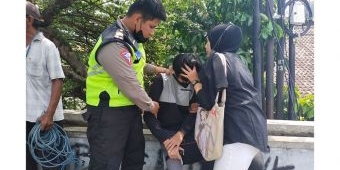 Pengamen dan Tukang Becak Gagalkan Aksi Bunuh Diri Pemuda di Jembatan Bandar Lor Kediri