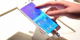 Samsung Lempar Note 4 'Phablet' ke Pasar