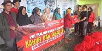 Peduli Korban Tanah Longsor dan Banjir di Mojo, PDIP Kabupaten Kediri Salurkan Bantuan Sembako