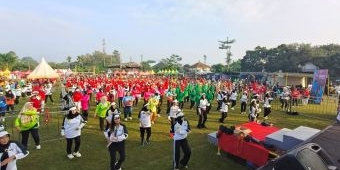 Perwosi Blitar Dorong Perempuan Berdaya Lewat Senam Dan Bazar UMKM di Desa Tlogo