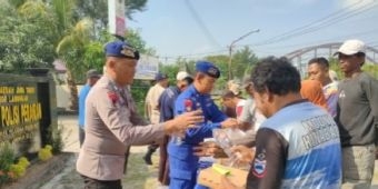 Satpolairud Lamongan Buka Ruang Curhat Warga Pesisir Lewat Program Jumat Berkah