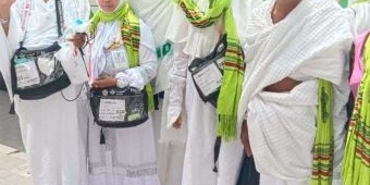 Ketua Kloter Jemaah Haji Bangkalan Bagikan Tips Agar Sandal Tidak Hilang di Masjidil Haram