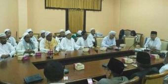 Datangi Dewan, Ulama Madura Kecam Perlakuan Ahok dan Wacana Sertifikasi Khatib