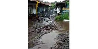 ​Banjir Bandang Terjang Perkampungan Bondowoso Jawa Timur