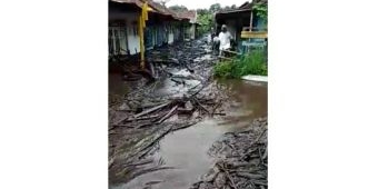 Banjir Bandang Terjang Perkampungan Bondowoso Jawa Timur