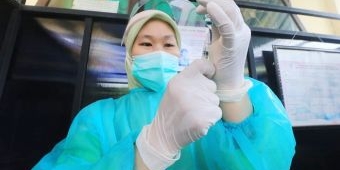 Vaksinasi Massal di Surabaya Sasar 1.771 Pekerja Hiburan