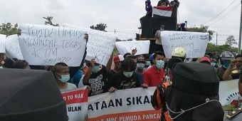 Sejumlah Elemen Masyarakat Demo Pabrik Gula PT KTM, Protes Bau Limbah