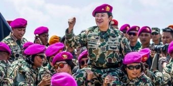 Puan Maharani Perempuan Pertama Warga Kehormatan Korps Marinir TNI AL