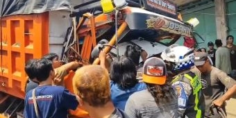 Diduga Rem Blong, Truk Bak Terbuka di Pasuruan Hajar 2 Mobil hingga Tewaskan 1 Orang