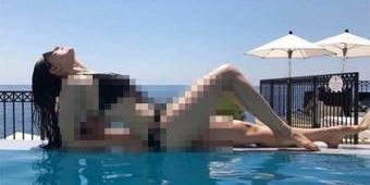 Ulang Tahun, Karisma Kapoor Pamer Tubuh Seksi