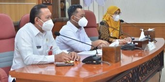 Bupati Gresik Matangkan Program UHC, Berobat Cukup dengan KTP 