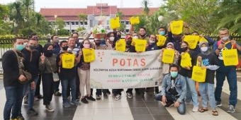 Peringati Hari Bumi, POTAS bersama Komunitas Nol Sampah Bagikan Takjil