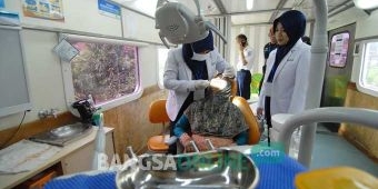 Perdana di Jombang, Rail Clinic PT KAI Beri Pengobatan Gratis di Stasiun Peterongan