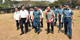 Pangkoarmada II Dampingi Kunjungan Kerja Menko Kemaritiman di PT. PAL Indonesia 