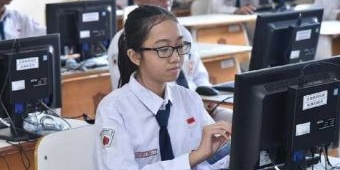 UNBK Tingkat SMP di Surabaya Sempat Terganggu Listrik Padam dan Server Ngadat