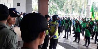 Lagi, Buruh Gresik Demo Bupati, Desak Tandatangani Rekomendasi UMKS 2017