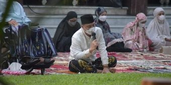 Wali Kota Eri Bersama Keluarga Salat Ied di Rumah Dinas, Ingatkan Warga Tidak Perlu Bersalaman