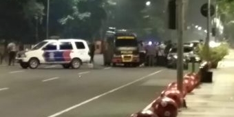 BREAKING NEWS: Seorang Pria Tinggalkan Tas Diduga Berisi Bom di Depan Royal Plaza