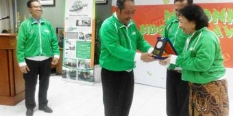 Hibahkan Jalan ke Pemkab Sidoarjo, Dua Perusahaan Diganjar M-Bonk Award