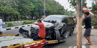 Mobil Dinas PUPR Bangkalan Terlibat Kecelakaan