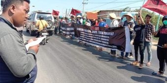 Dianggap Tak Pro Rakyat, Ratusan Massa Forkot Gresik Demo Kawasan JIIPE