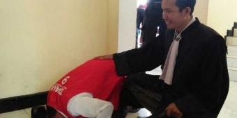 Sidang Kasus Pencurian Sebatang Kayu di Tuban, Mbah Parman Akhirnya Bebas