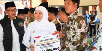 Komitmen Turunkan Angka Kemiskinan, Gubernur Khofifah Salurkan Bantuan Rp6,37 Miliar di Pamekasan