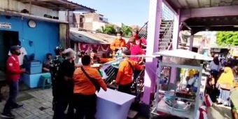 Spanduk untuk Presiden RI Tolak Surat Ijo di Pasar Pucang Surabaya Diberedel Petugas