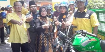 Eni Maulani Bantu Motor Sampah untuk Warga Gresik