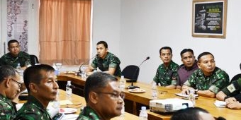 Kolonel Zainuddin Instruksikan Prajurit Rawat Fasilitas Lapangan Rampal