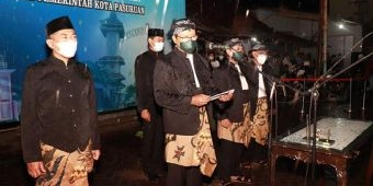 Di Bawah Guyuran Hujan, Gus Ipul Lantik Sekda Kota Pasuruan dan 7 Pejabat Pimpinan Tinggi Pratama