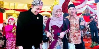 Momen Hangat Ning Lia dan Putra Gubernur Khofifah saat Upacara 17 Agustus di Grahadi