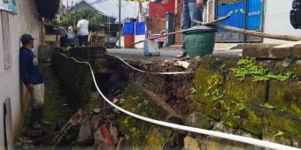 Hujan Deras, Plengsengan di Oro-Oro Ombo Batu Ambrol