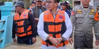 Bupati Kholilurrahman Didampingi BPBD Pamekasan Tinjau Lokasi Banjir di Wilayah Kota