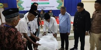 Tolak RPP Kesehatan, Ratusan Petani Tembakau di Pamekasan Tanda Tangani Petisi