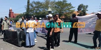 Sikapi Dugaan Bisnis Atribut dan Pungli di SMA, Gabungan LSM di Kediri Gelar Demo