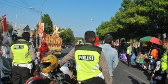 Polres Ngawi Terjunkan Ratusan Anggota ​Amankan Pawai Kendaraan Hias 