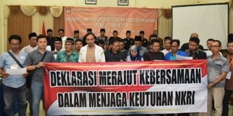 Rekapitulasi Pemilu 2019 Tuntas, KPU Lamongan Deklarasi Merajut Kebersamaan