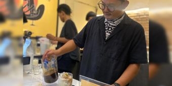 Sentuhan Modern Jajanan Lawas: Mencicipi Kopi Ledre Racikan Anang Ma’ruf di Deulleuda Coffee