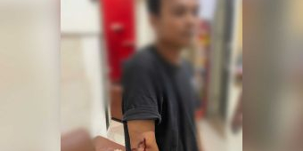 Diduga Dipicu Klakson, Pria di Waru Sidoarjo Sabet Pengendara Mobil dengan Celurit
