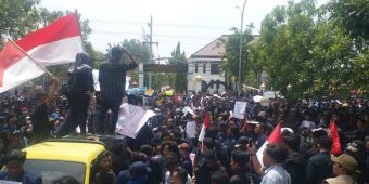 Tolak UU KPK dan RUU KUHP, Ratusan Mahasiswa Demo DPRD Bangkalan