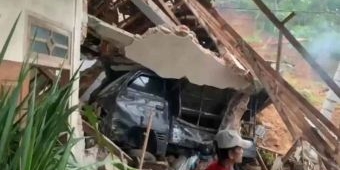 Tanah Longsor di Ponorogo, 1 Rumah dan 7 Kendaraan Tertimbun Rusak Berat