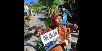Puluhan Tahun Jalan Tidak Diperbaiki, Masyarakat Empat Desa Tutup Akses Jalan Provinsi di Pamekasan