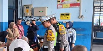 Polres Batu Gelar Ramp Check Angkutan Umum di Terminal Dewi Sartika