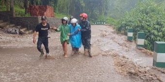 Hujan Deras, Dua Desa di Kota Batu Terendam Banjir Luapan